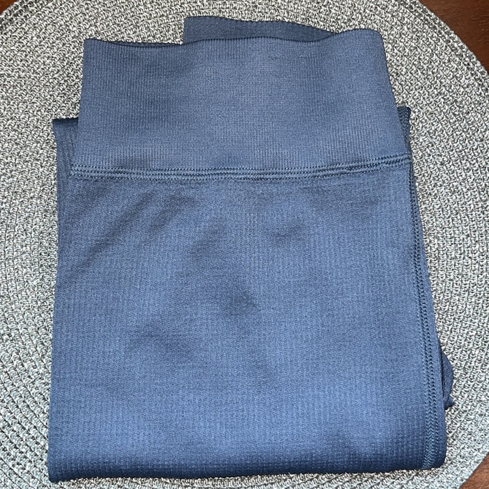 2 Piece Workout Set 💪🏼 - Picture 4 of 6